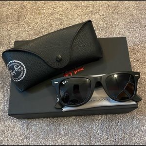 🕶Authentic Ray-Ban Wayfarer Sunnies🕶